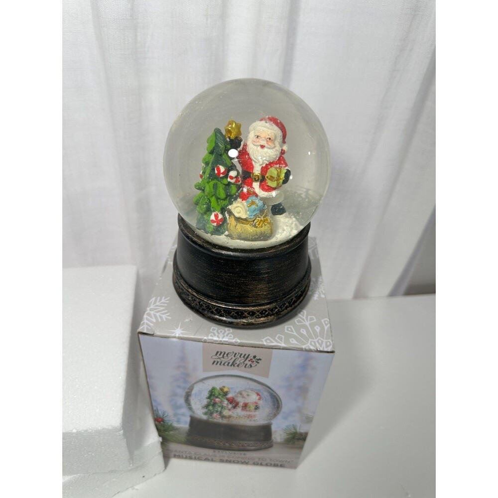 Merry Makers Santa Claus Is Coming To Town Musical Glass Snow Globe NEW in box